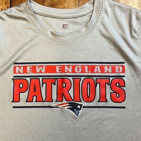 NFL New England Patriots Boys size 18 to 20 XL Gray Short Sleeve Shirt - Picture 2 of 4
